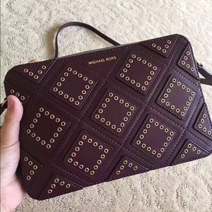 Sold！Michael Kors Womens Jet Set Crossbody Handbag